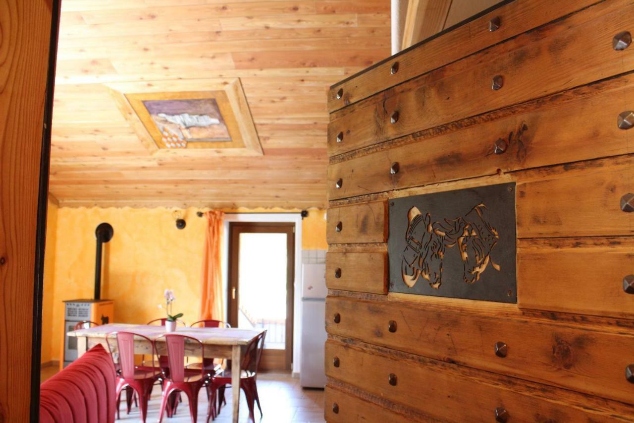 maison povil Quart Extérieur photo